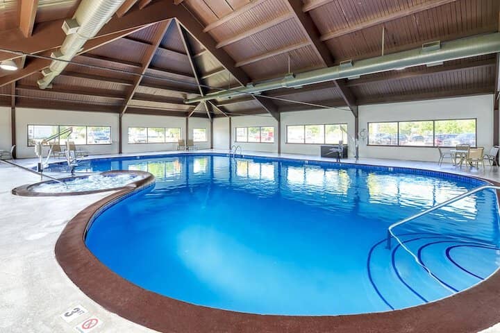 Pool 24 of 39